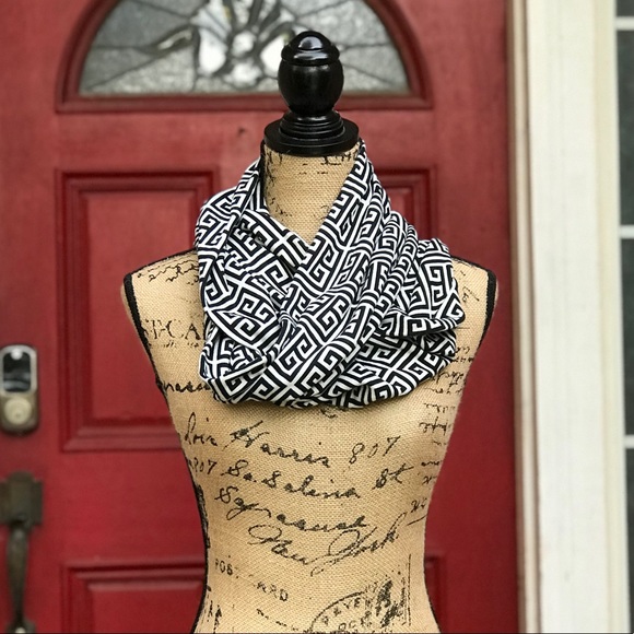 UGMTA Accessories - SERENITY scarf / Infinity wrap.  Good weight and super soft. Classic attire.